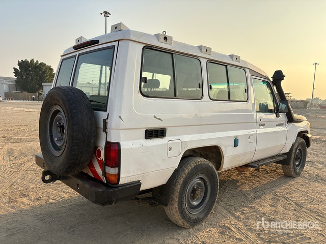 2018 Toyota Land Cruiser 78R 4x4 SUV - سيارة دفع رباعي: صورة 2 2018 Toyota Land Cruiser 78R 4x4 SUV - سيارة دفع رباعي: صورة 2