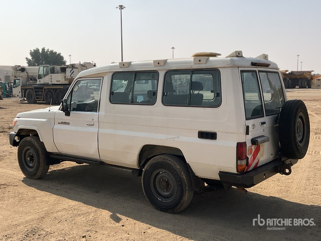 2018 Toyota Land Cruiser 78R 4x4 SUV - سيارة دفع رباعي: صورة 3 2018 Toyota Land Cruiser 78R 4x4 SUV - سيارة دفع رباعي: صورة 3