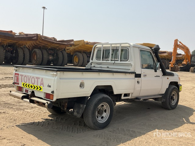 2018 Toyota Land Cruiser 79L 4x4 Pickup - شاحنة البيك أب: صورة 3 2018 Toyota Land Cruiser 79L 4x4 Pickup - شاحنة البيك أب: صورة 3