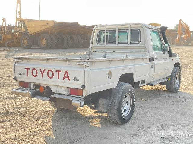 2018 Toyota Land Cruiser 79L 4x4 Pickup - شاحنة البيك أب: صورة 3 2018 Toyota Land Cruiser 79L 4x4 Pickup - شاحنة البيك أب: صورة 3