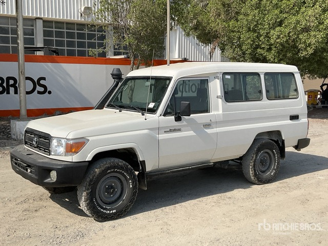 2019 Toyota Land Cruiser 78L 4x4 SUV - سيارة دفع رباعي: صورة 2 2019 Toyota Land Cruiser 78L 4x4 SUV - سيارة دفع رباعي: صورة 2
