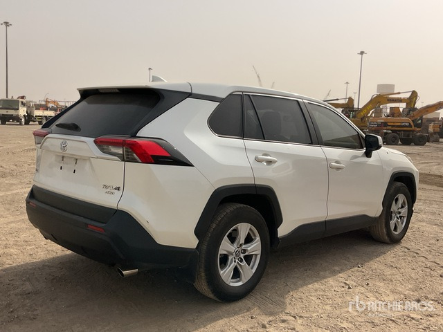 2019 Toyota RAV4 4WD SUV - سيارة دفع رباعي: صورة 3 2019 Toyota RAV4 4WD SUV - سيارة دفع رباعي: صورة 3