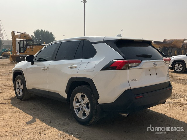 2019 Toyota RAV4 4WD SUV - سيارة دفع رباعي: صورة 2 2019 Toyota RAV4 4WD SUV - سيارة دفع رباعي: صورة 2