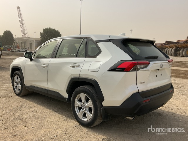2019 Toyota RAV4 4WD SUV - سيارة دفع رباعي: صورة 5 2019 Toyota RAV4 4WD SUV - سيارة دفع رباعي: صورة 5