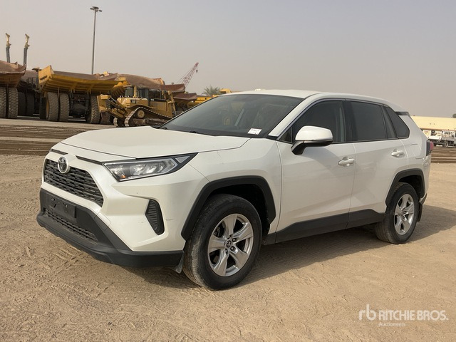 2019 Toyota RAV4 4WD SUV - سيارة دفع رباعي: صورة 1 2019 Toyota RAV4 4WD SUV - سيارة دفع رباعي: صورة 1