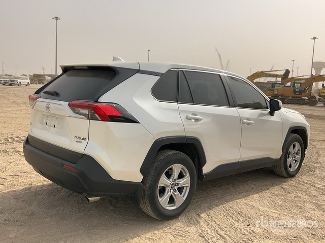 2019 Toyota RAV4 4WD SUV - سيارة دفع رباعي: صورة 5 2019 Toyota RAV4 4WD SUV - سيارة دفع رباعي: صورة 5