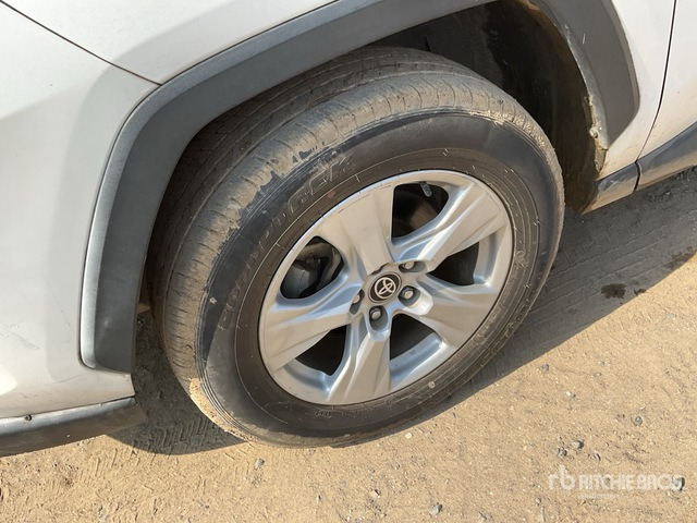 2019 Toyota RAV4 4WD SUV - سيارة دفع رباعي: صورة 4 2019 Toyota RAV4 4WD SUV - سيارة دفع رباعي: صورة 4