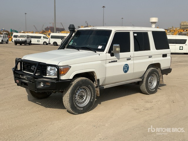 2021 Toyota Land Cruiser 76L 4x4 SUV - سيارة دفع رباعي: صورة 1 2021 Toyota Land Cruiser 76L 4x4 SUV - سيارة دفع رباعي: صورة 1