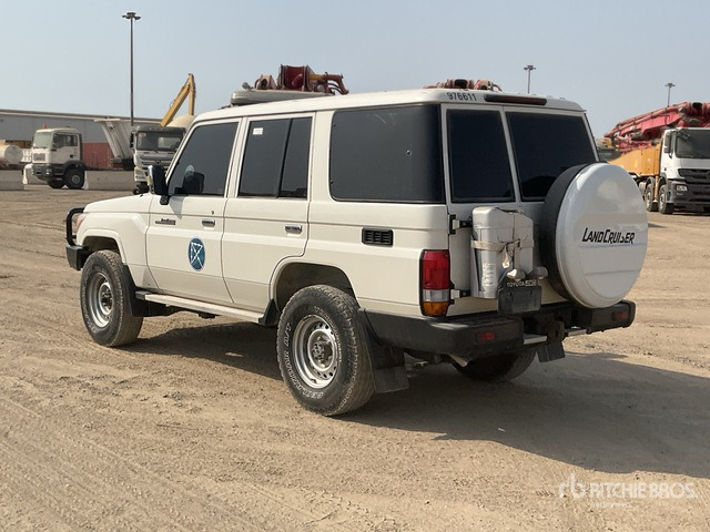 2021 Toyota Land Cruiser 76L 4x4 SUV - سيارة دفع رباعي: صورة 4 2021 Toyota Land Cruiser 76L 4x4 SUV - سيارة دفع رباعي: صورة 4