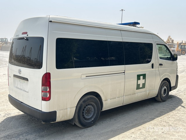 2022 Toyota Hiace High Roof 4x2 Ambulance - سيارة اسعاف: صورة 4 2022 Toyota Hiace High Roof 4x2 Ambulance - سيارة اسعاف: صورة 4