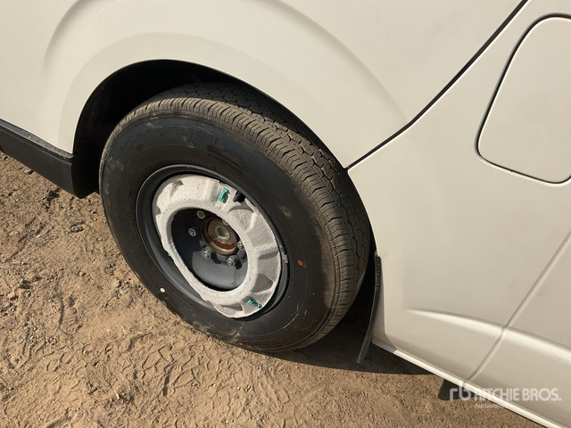 2022 Toyota Hiace High Roof 4x2 Ambulance - سيارة اسعاف: صورة 5 2022 Toyota Hiace High Roof 4x2 Ambulance - سيارة اسعاف: صورة 5
