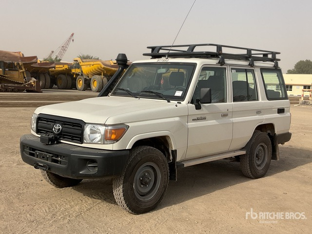 2023 Toyota Land Cruiser 76L 4x4 SUV - سيارة دفع رباعي: صورة 1 2023 Toyota Land Cruiser 76L 4x4 SUV - سيارة دفع رباعي: صورة 1