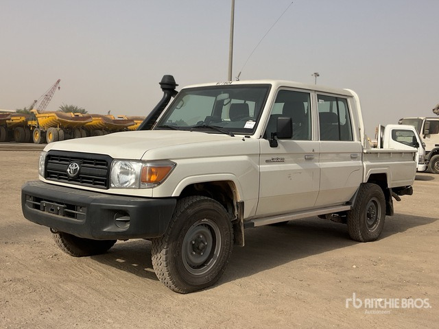 2023 Toyota Land Cruiser 79L 4x4 Crew Cab Pickup - شاحنة البيك أب: صورة 1 2023 Toyota Land Cruiser 79L 4x4 Crew Cab Pickup - شاحنة البيك أب: صورة 1