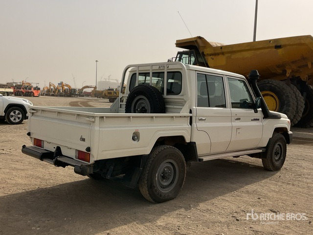 2023 Toyota Land Cruiser 79L 4x4 Crew Cab Pickup - شاحنة البيك أب: صورة 5 2023 Toyota Land Cruiser 79L 4x4 Crew Cab Pickup - شاحنة البيك أب: صورة 5