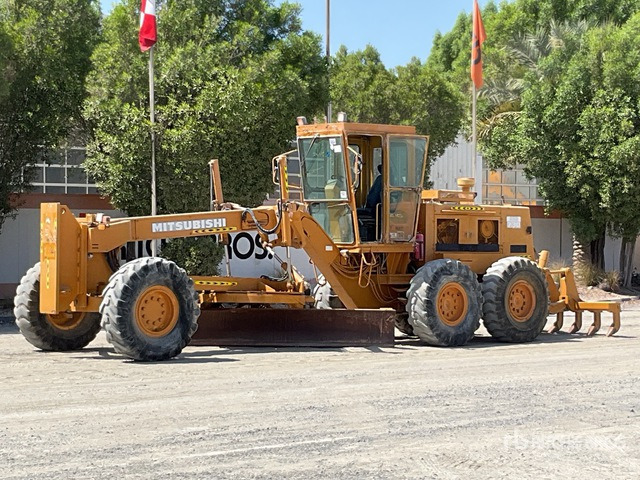 Mitsubishi MG730 Motor Grader - التقطيع جزازة/ ماكينات قطع الحشائش: صورة 1 Mitsubishi MG730 Motor Grader - التقطيع جزازة/ ماكينات قطع الحشائش: صورة 1