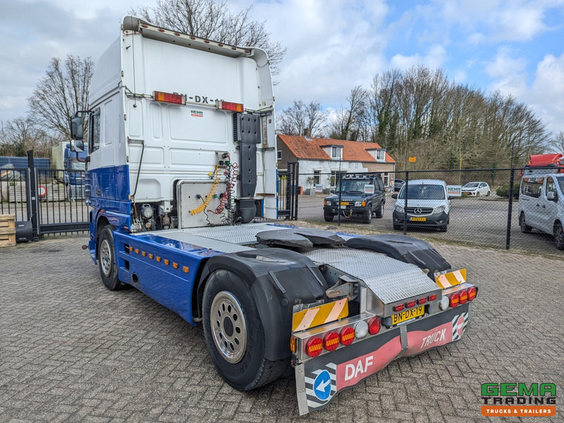 DAF 95XF.480 4x2 Superspacecab Euro3 - Handgeschakeld - Limited Edition Interieur - Side Skirts - Luchthoorns - وحدة جر: صورة 4 DAF 95XF.480 4x2 Superspacecab Euro3 - Handgeschakeld - Limited Edition Interieur - Side Skirts - Luchthoorns - وحدة جر: صورة 4