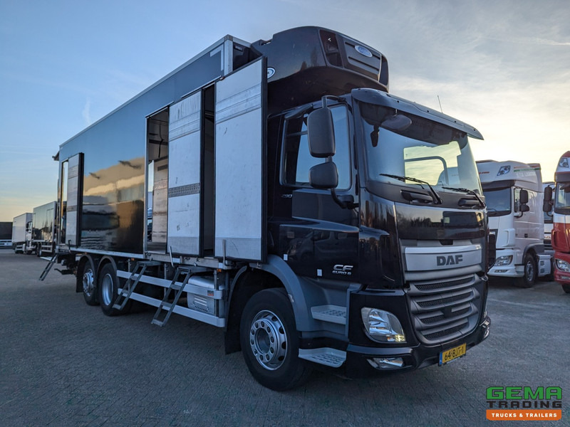 DAF CF 290 FAN 6x2/4 DagCab Euro6 - Koel-VriesBak 7.9m + Carrier Supra 1150MT + Laadklep 2000kg - شاحنة الفريزر: صورة 2 DAF CF 290 FAN 6x2/4 DagCab Euro6 - Koel-VriesBak 7.9m + Carrier Supra 1150MT + Laadklep 2000kg - شاحنة الفريزر: صورة 2