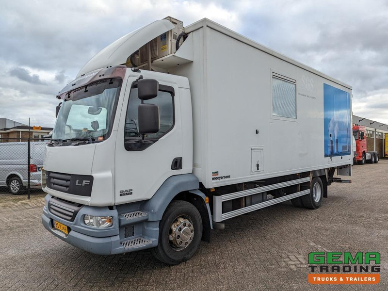 DAF FA LF55.180 4x2 Daycab 15T Euro4 Mobile Office / Camper / Workshop - Manual - Airco - Dhollandia Laadklep 1500KG - 150.000KM (V690) - شاحنة: صورة 4 DAF FA LF55.180 4x2 Daycab 15T Euro4 Mobile Office / Camper / Workshop - Manual - Airco - Dhollandia Laadklep 1500KG - 150.000KM (V690) - شاحنة: صورة 4