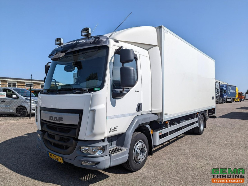 DAF LF 210 FA 4x2 Slaapcab Euro6 - Koelbak 5.5M + Konvekta/Solar-Koeler + Laadklep 1500KG - Zijdeur - شاحنة الفريزر: صورة 1 DAF LF 210 FA 4x2 Slaapcab Euro6 - Koelbak 5.5M + Konvekta/Solar-Koeler + Laadklep 1500KG - Zijdeur - شاحنة الفريزر: صورة 1