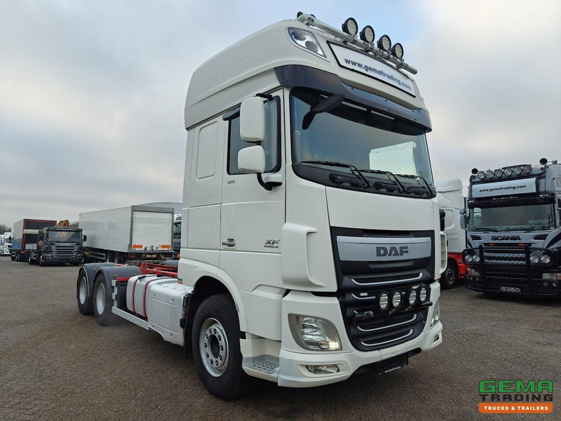 DAF XF 510 FAS 6x2 Superspacecab Euro6 - Retarder - Vollucht - 10Tires - ChassisCabine - LiftAs - VBG Vangmuilkoppeling - Navi - شاحنة هيكل كابينة: صورة 2 DAF XF 510 FAS 6x2 Superspacecab Euro6 - Retarder - Vollucht - 10Tires - ChassisCabine - LiftAs - VBG Vangmuilkoppeling - Navi - شاحنة هيكل كابينة: صورة 2