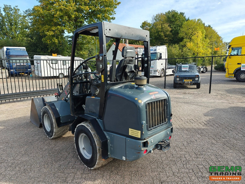 Giant V452T 3585 uren - Wiellader - Landbouw Kenteken - Vangmuil - Grondbak - Non-Marking Banden - اللودر المجنزر صغير: صورة 4 Giant V452T 3585 uren - Wiellader - Landbouw Kenteken - Vangmuil - Grondbak - Non-Marking Banden - اللودر المجنزر صغير: صورة 4