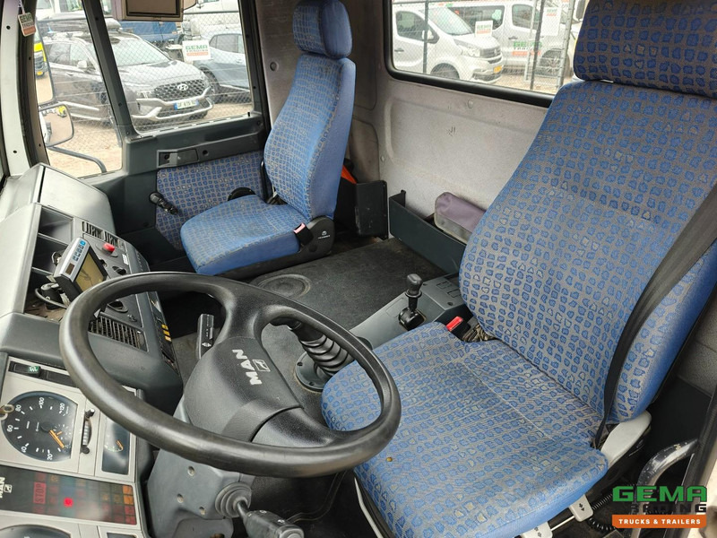 MAN LE 10.220 4x2 Dagcabine Euro3 - Handgeschakeld - Analoge Tachograaf - 195.000km - وحدة جر: صورة 5 MAN LE 10.220 4x2 Dagcabine Euro3 - Handgeschakeld - Analoge Tachograaf - 195.000km - وحدة جر: صورة 5