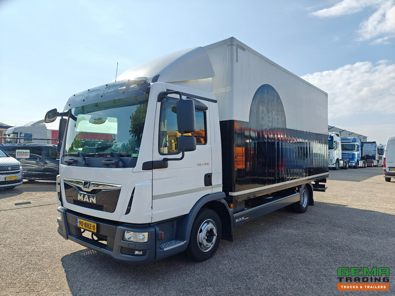 MAN TGL 7.150 4x2 Dagcab Euro6B - 7T - GeslotenBak 5.4m - Elec. Roldeur - 242.000km - 12/2025 APK - شاحنة مقفلة: صورة 1 MAN TGL 7.150 4x2 Dagcab Euro6B - 7T - GeslotenBak 5.4m - Elec. Roldeur - 242.000km - 12/2025 APK - شاحنة مقفلة: صورة 1