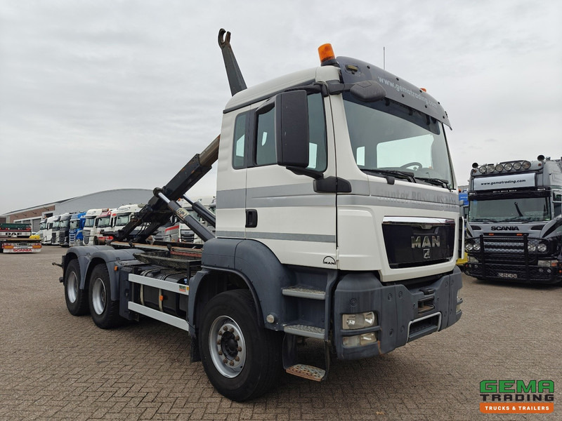 MAN TGS-TGX 26.440 6x4 Dagcabine Euro5 - AJK 20T HaakarmSysteem - Volledig Bladgeveerd - Naafreductie - Handgeschakeld - شاحنة ذات خطاف: صورة 4 MAN TGS-TGX 26.440 6x4 Dagcabine Euro5 - AJK 20T HaakarmSysteem - Volledig Bladgeveerd - Naafreductie - Handgeschakeld - شاحنة ذات خطاف: صورة 4