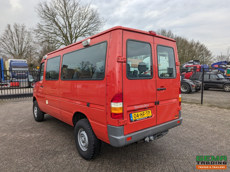 Mercedes-Benz 316 CDI 4x4 Euro3 - 59.000km - 9 Persoons - Lier - 3 Sperren! Hoge en Lage Gearing - حافلة صغيرة, ميكروباص: صورة 4 Mercedes-Benz 316 CDI 4x4 Euro3 - 59.000km - 9 Persoons - Lier - 3 Sperren! Hoge en Lage Gearing - حافلة صغيرة, ميكروباص: صورة 4
