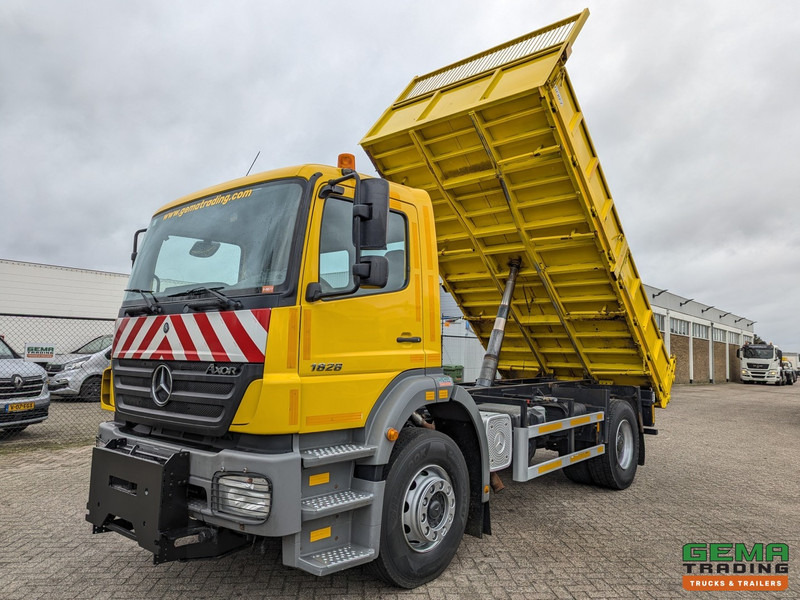 Mercedes-Benz Axor 1828 4x2 Daycab Euro3 - Kipper - Voll Bladvering - 56.087 km Origineel! - شاحنة قلاب: صورة 1 Mercedes-Benz Axor 1828 4x2 Daycab Euro3 - Kipper - Voll Bladvering - 56.087 km Origineel! - شاحنة قلاب: صورة 1