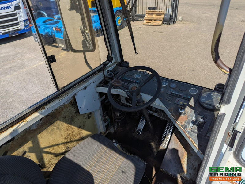 Terberg YT17 MOTOR DEFECT - MMBS Kenteken - جرار المحطة: صورة 5 Terberg YT17 MOTOR DEFECT - MMBS Kenteken - جرار المحطة: صورة 5