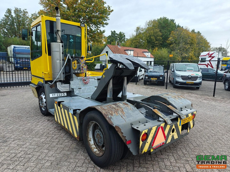 Terberg YT182 Allison - Schotel 30T - Naafreductie - Cummins - Landbouw Kenteken 40km/h - جرار المحطة: صورة 4 Terberg YT182 Allison - Schotel 30T - Naafreductie - Cummins - Landbouw Kenteken 40km/h - جرار المحطة: صورة 4