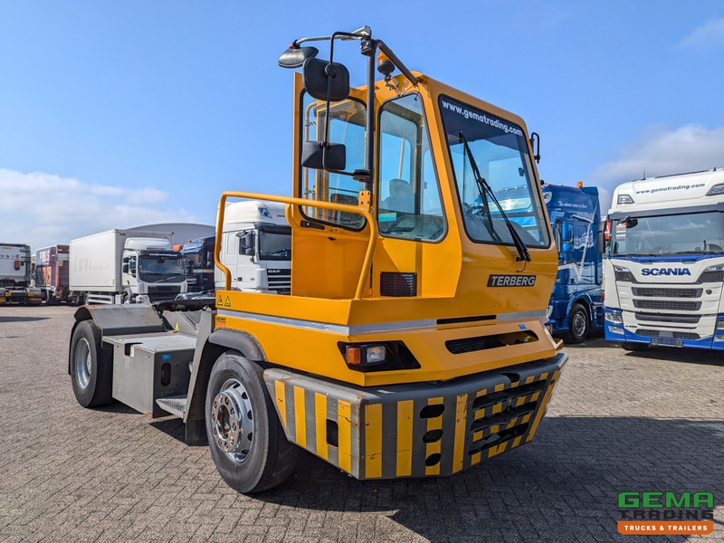 Terberg YT222 Allison - Schotel 30T - Landbouw kenteken - Uren 26725 - جرار المحطة: صورة 2 Terberg YT222 Allison - Schotel 30T - Landbouw kenteken - Uren 26725 - جرار المحطة: صورة 2