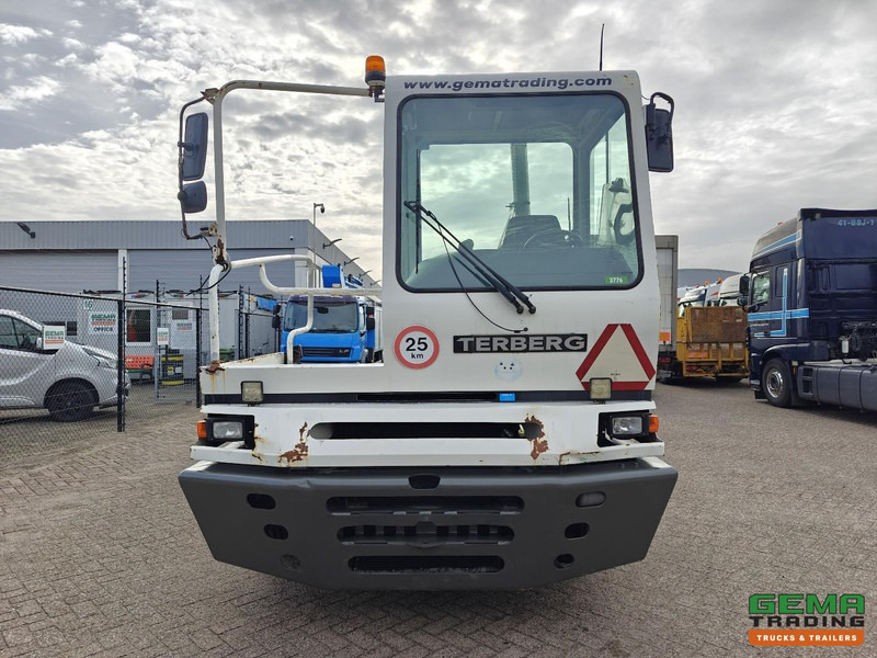 Terberg YT222 Gereviseerde Allison Versnellingsbak - Schotel 27T - Vangmuil - Cummins - Landbouw Kenteken 40km/h - جرار المحطة: صورة 5 Terberg YT222 Gereviseerde Allison Versnellingsbak - Schotel 27T - Vangmuil - Cummins - Landbouw Kenteken 40km/h - جرار المحطة: صورة 5