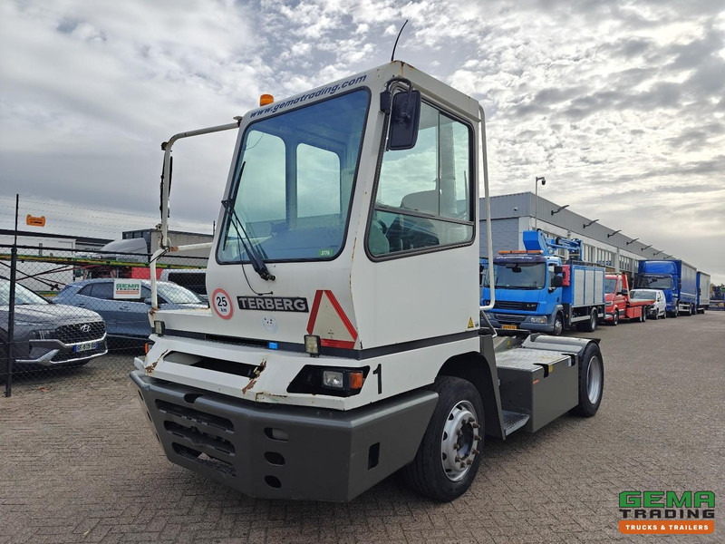 Terberg YT222 Gereviseerde Allison Versnellingsbak - Schotel 27T - Vangmuil - Cummins - Landbouw Kenteken 40km/h - جرار المحطة: صورة 1 Terberg YT222 Gereviseerde Allison Versnellingsbak - Schotel 27T - Vangmuil - Cummins - Landbouw Kenteken 40km/h - جرار المحطة: صورة 1