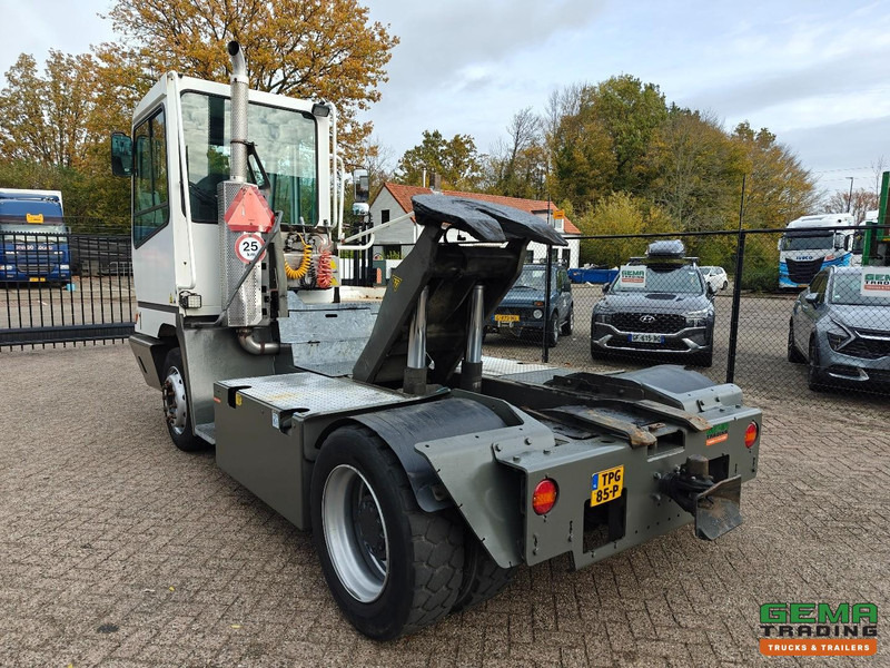 Terberg YT222 Gereviseerde Allison Versnellingsbak - Schotel 27T - Vangmuil - Cummins - Landbouw Kenteken 40km/h - جرار المحطة: صورة 4 Terberg YT222 Gereviseerde Allison Versnellingsbak - Schotel 27T - Vangmuil - Cummins - Landbouw Kenteken 40km/h - جرار المحطة: صورة 4