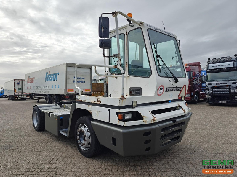 Terberg YT222 Gereviseerde Allison Versnellingsbak - Schotel 27T - Vangmuil - Cummins - Landbouw Kenteken 40km/h - جرار المحطة: صورة 2 Terberg YT222 Gereviseerde Allison Versnellingsbak - Schotel 27T - Vangmuil - Cummins - Landbouw Kenteken 40km/h - جرار المحطة: صورة 2