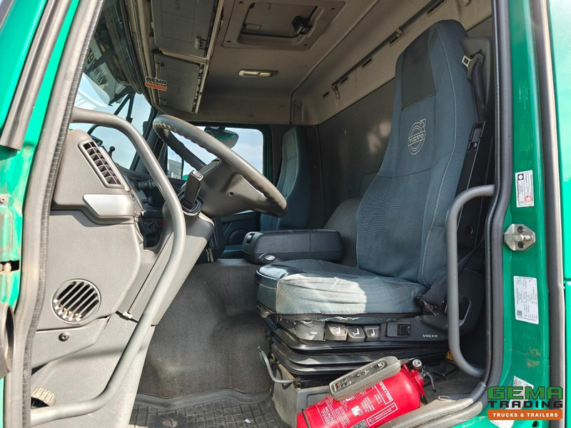 Volvo FM330 4x2 Dagcab Euro5 - KuikenBak 8.4m + Webasto Heater + Dhollandia 2000KG - شاحنة نقل المواشي: صورة 5 Volvo FM330 4x2 Dagcab Euro5 - KuikenBak 8.4m + Webasto Heater + Dhollandia 2000KG - شاحنة نقل المواشي: صورة 5