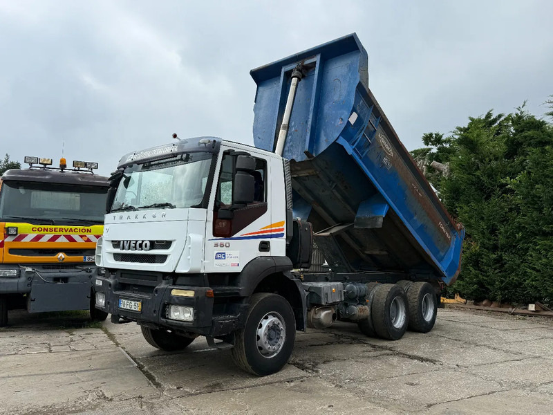 Iveco Trakker 360 6X4 Tipper Spring/Spring ZF Manual gear - شاحنة قلاب: صورة 2 Iveco Trakker 360 6X4 Tipper Spring/Spring ZF Manual gear - شاحنة قلاب: صورة 2