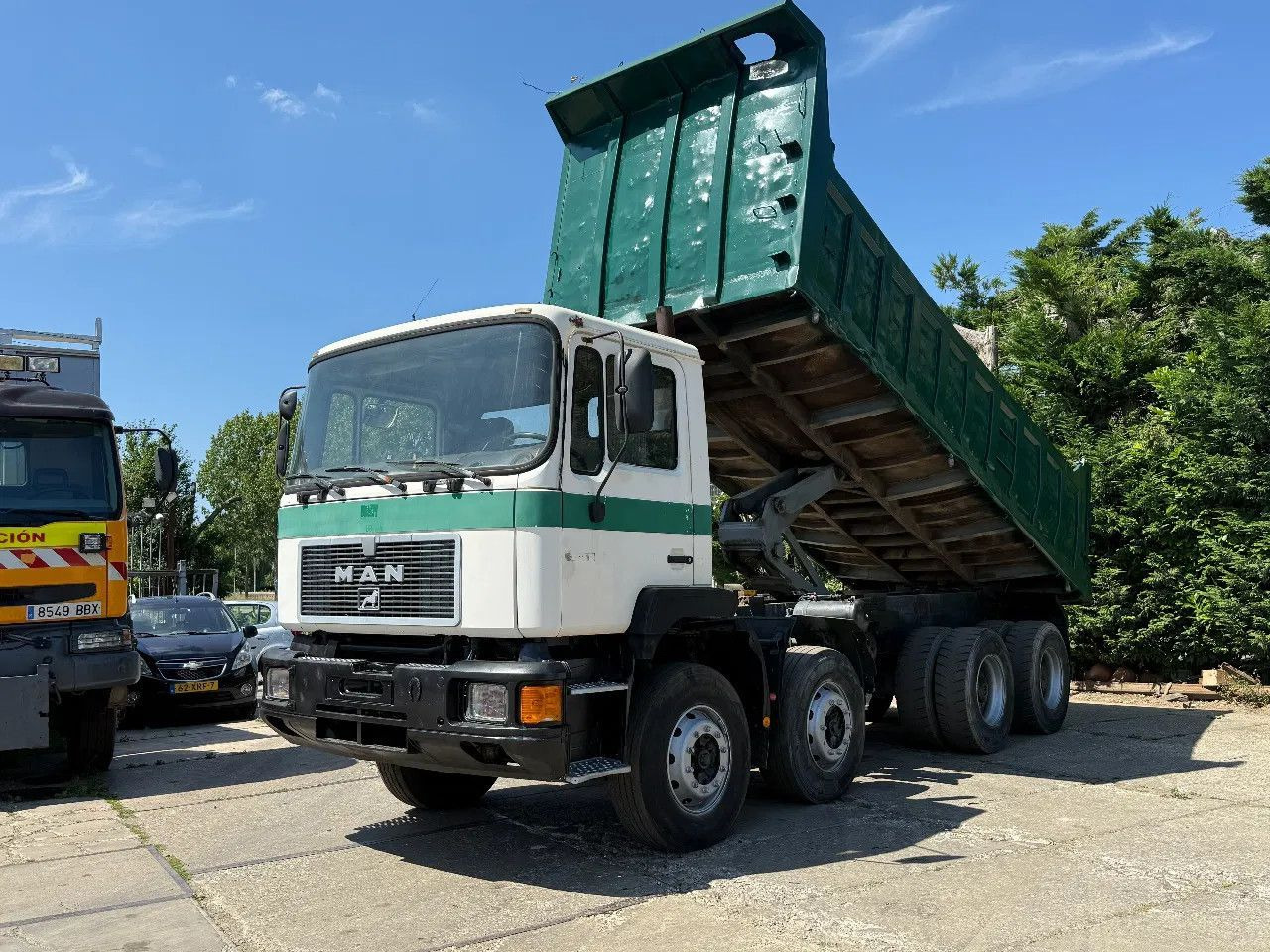 MAN 35.372 8X4 Tipper Spring/Spring ZF Manual Gear E - شاحنة قلاب: صورة 2 MAN 35.372 8X4 Tipper Spring/Spring ZF Manual Gear E - شاحنة قلاب: صورة 2