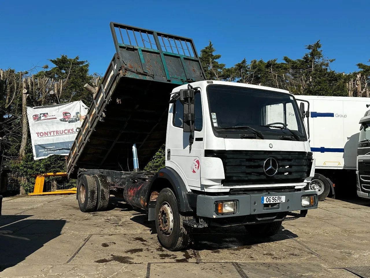 Mercedes-Benz SK 1733 V6 4X2 Tipper Spring/Spring EPS Manual G - شاحنة قلاب: صورة 1 Mercedes-Benz SK 1733 V6 4X2 Tipper Spring/Spring EPS Manual G - شاحنة قلاب: صورة 1