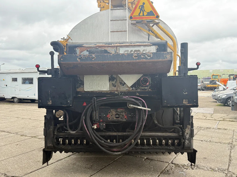 Renault G260 4X2 ACMAR Bitumen Sprayer 10.000L Spring/Spring Manual Gear - شاحنة: صورة 4 Renault G260 4X2 ACMAR Bitumen Sprayer 10.000L Spring/Spring Manual Gear - شاحنة: صورة 4