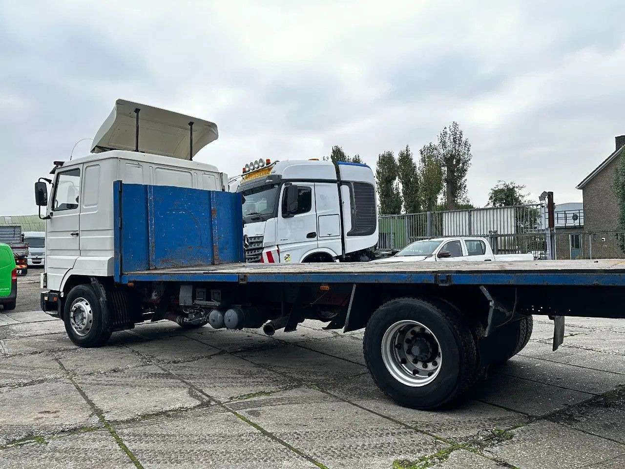 Scania P113-360 4X2 Platform Manual Gear Retarder Scania P113-360 4X2 Platform Manual Gear Retarder - شاحنات مسطحة: صورة 3 Scania P113-360 4X2 Platform Manual Gear Retarder Scania P113-360 4X2 Platform Manual Gear Retarder - شاحنات مسطحة: صورة 3