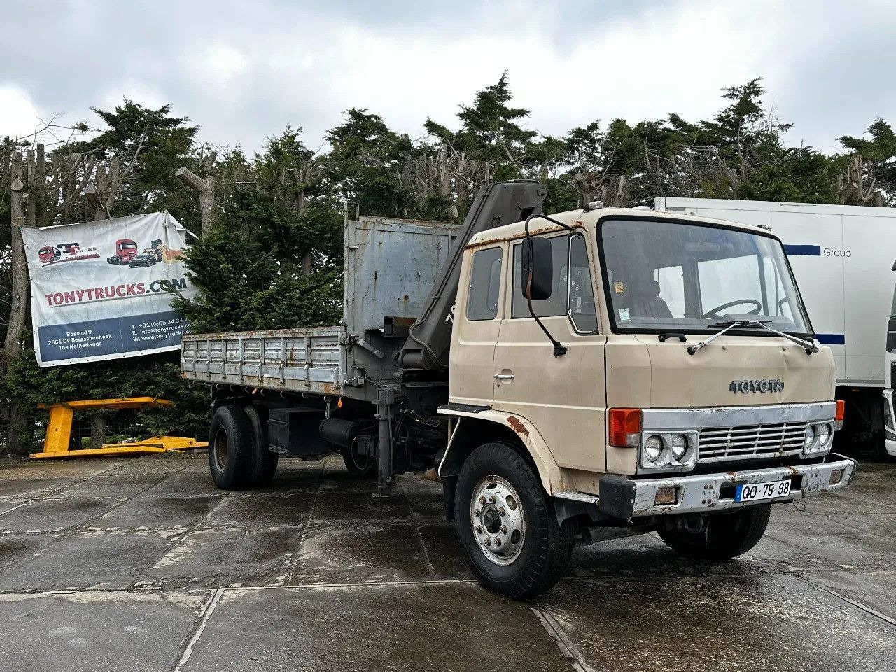 شاحنة قلاب Toyota HINO 14T 4X2 Tipper+Crane Hiab 765 Spring/Spring: صورة 7