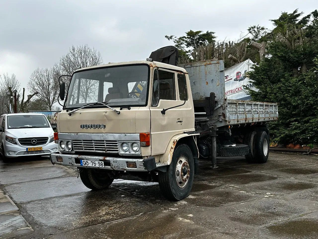 شاحنة قلاب Toyota HINO 14T 4X2 Tipper+Crane Hiab 765 Spring/Spring: صورة 8