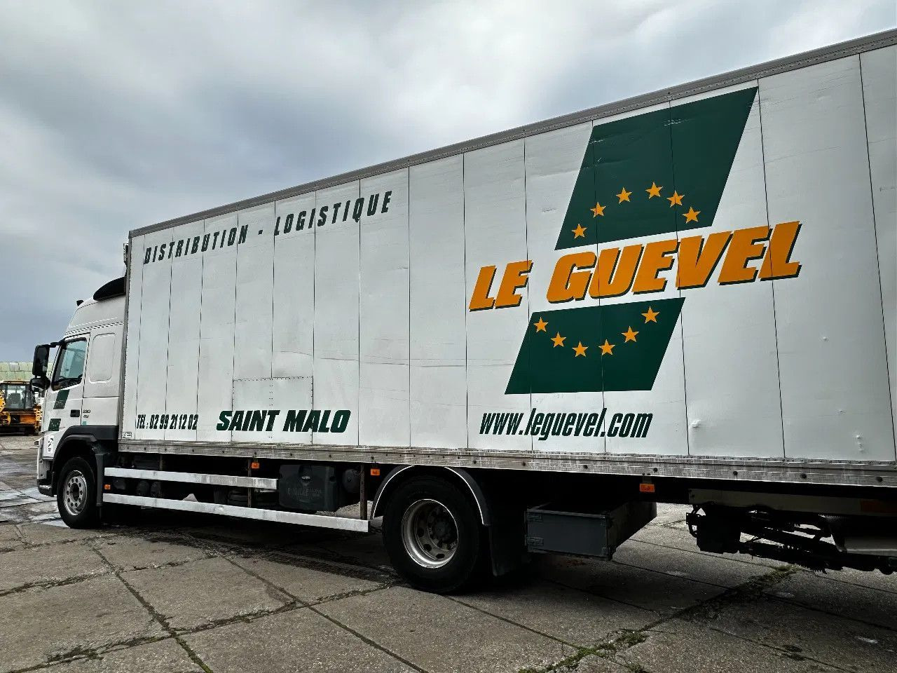 Volvo FM 330 4X2 BOX Spring/Air EURO5 Double Airco Ret - شاحنة مقفلة: صورة 3 Volvo FM 330 4X2 BOX Spring/Air EURO5 Double Airco Ret - شاحنة مقفلة: صورة 3