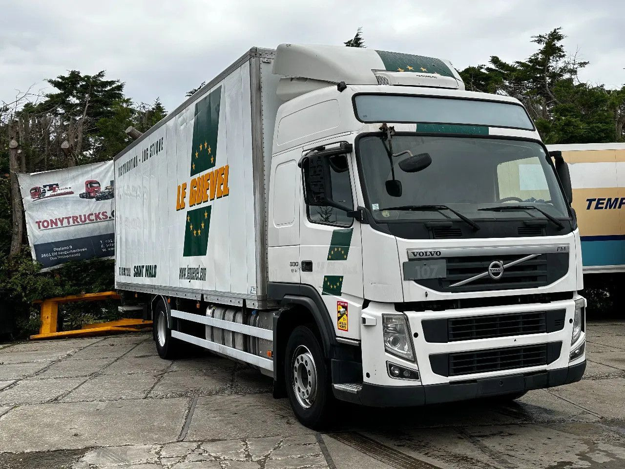 Volvo FM 330 4X2 BOX Spring/Air EURO5 Double Airco Ret - شاحنة مقفلة: صورة 1 Volvo FM 330 4X2 BOX Spring/Air EURO5 Double Airco Ret - شاحنة مقفلة: صورة 1