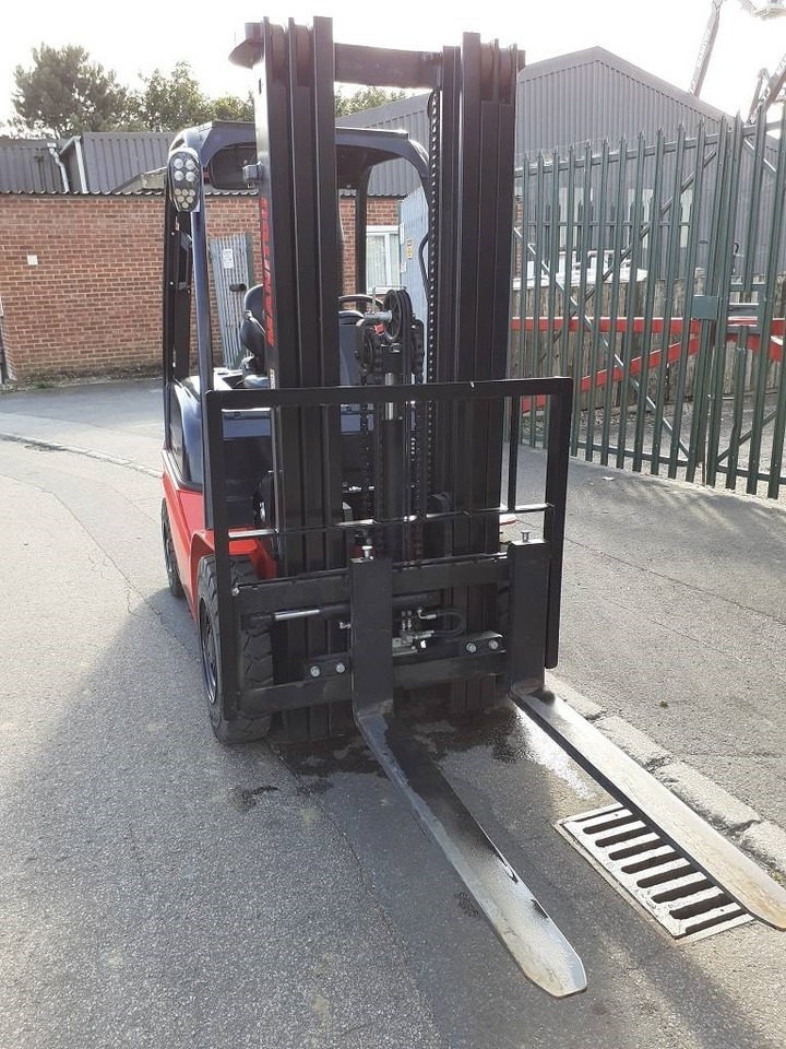 Manitou MI 25 D - رافعة شوكية ديزل: صورة 3 Manitou MI 25 D - رافعة شوكية ديزل: صورة 3