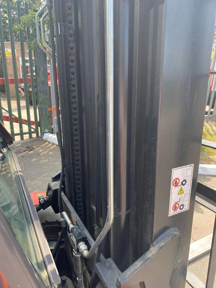 رافعة شوكية ديزل Manitou Mi25D: صورة 28 رافعة شوكية ديزل Manitou Mi25D: صورة 28