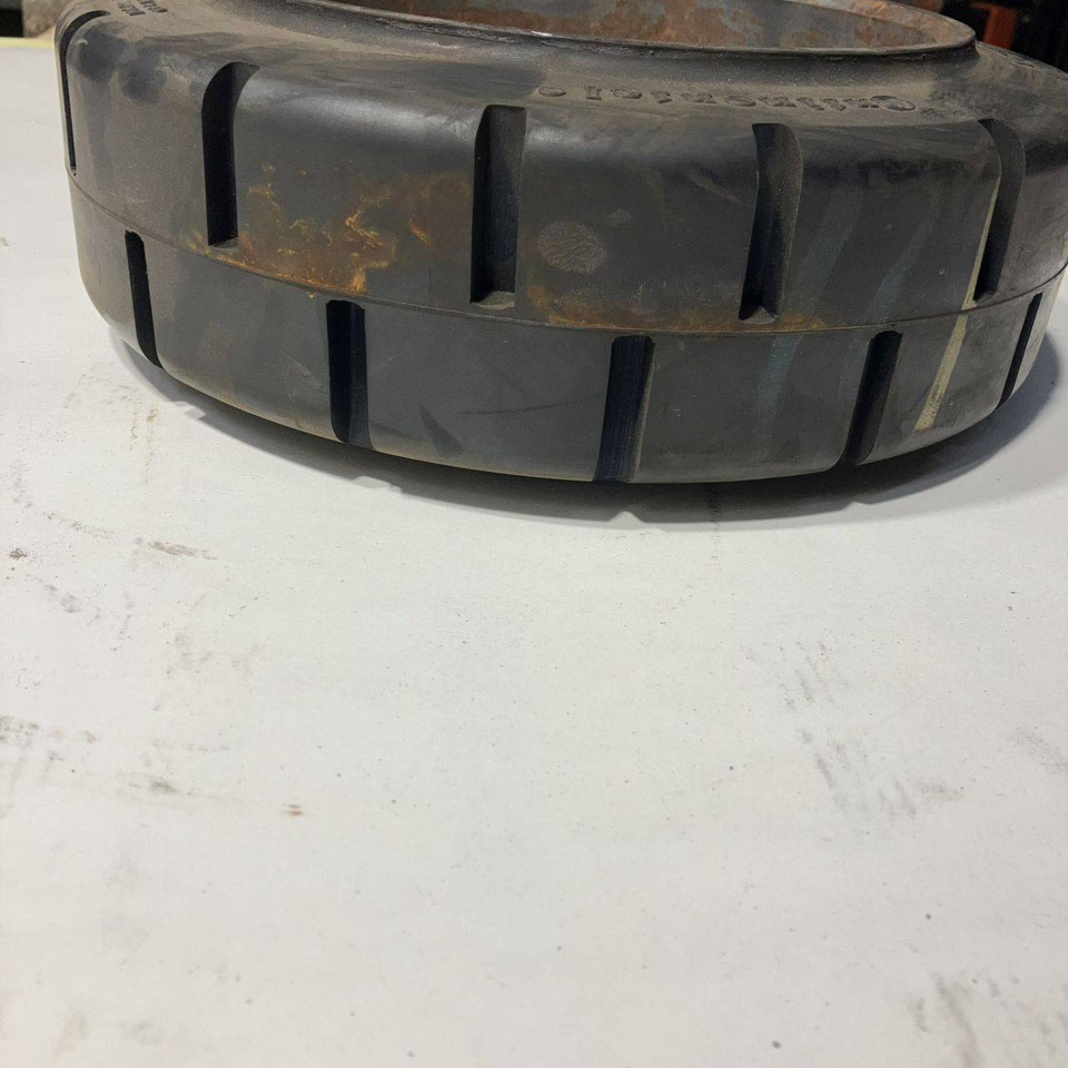 2X Continental 300-100-203 grip tyres - إطارات - معدات المناولة: صورة 3 2X Continental 300-100-203 grip tyres - إطارات - معدات المناولة: صورة 3